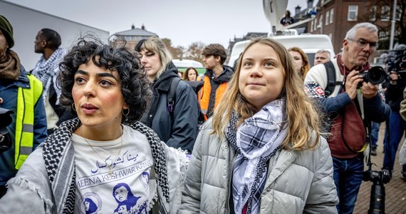 Podczas marszu klimatycznego w stolicy Holandii przerwano przemówienie szwedzkiej działaczki Grety Thunberg. Otwarcie wspiera ona Palestynę. Media społecznościowe obiegły nagrania, na których widać jak jeden z działaczy klimatycznych wyrywa mikrofon i mówi, że jest tu dla klimatu, a nie polityki. 