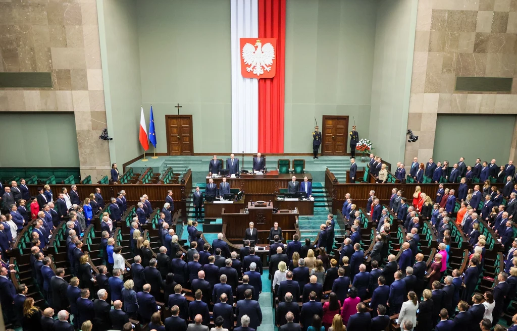 Ślubowanie poselskie w nowej kadencji Sejmu