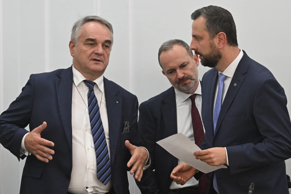 Michał Kamiński będzie kandydatem PSL na wicemarszałka Senatu XI kadencji, a były premier i były szef ludowców Waldemar Pawlak zostanie szefem klubu senatorów PSL - przekazał senator PSL Jan Filip Libicki.