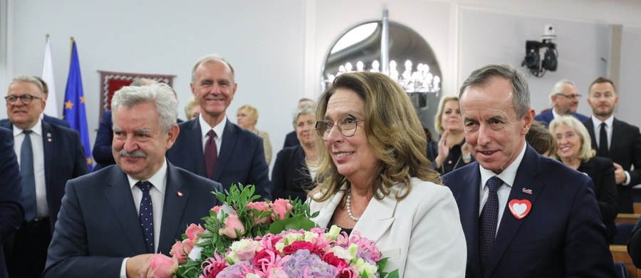 Małgorzata Kidawa-Błońska (KO) została wybrana marszałkiem Senatu XI kadencji. Poparło ją 66 senatorów. Kandydaturę kontrkandydata Kidawy-Błońskiej, senatora PiS Marka Pęka, poparło 33 senatorów.
