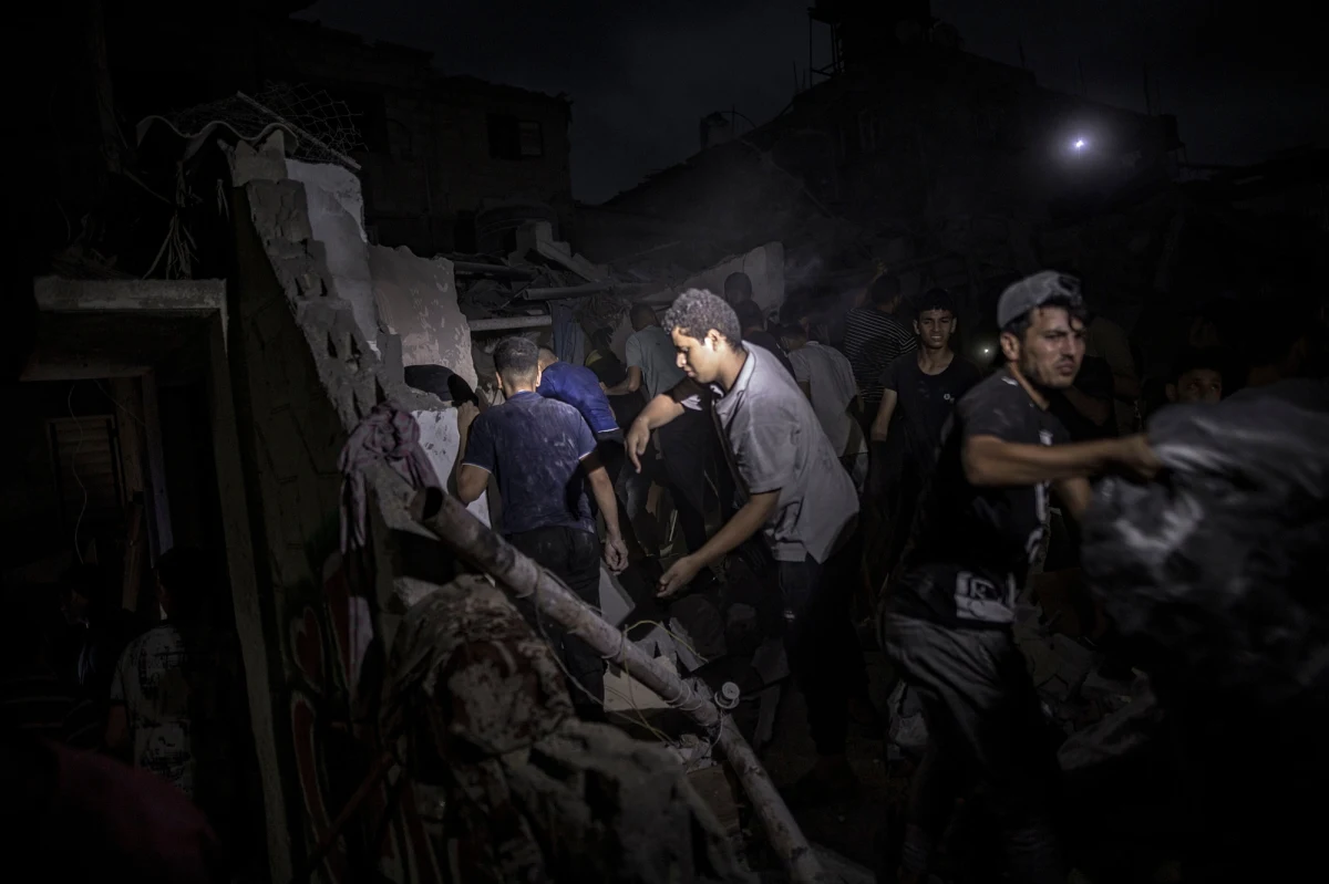 Zbrojne skrzydło rządzącego Strefą Gazy Hamasu oświadczyło grupie mediatorów z Kataru, że jest gotowe do uwolnienia 70 dzieci i kobiet przetrzymywanych jako zakładników w zamian za zgodę Izraela na pięciodniowy rozejm. Informację na ten temat przekazała agencja Reutera.