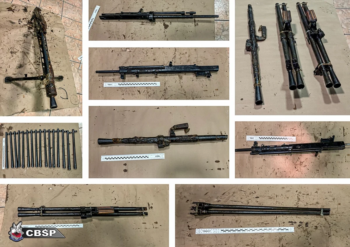 Policjanci CBŚP przejęli 36 jednostek broni i 17,5 tys. sztuk amunicji. Aresztowany został mężczyzna, który przewoził autem 20 komór zamkowych do UZI. W lesie miał skrytki, w których trzymał kompletną broń palną, m.in. pistolety i karabiny maszynowe.