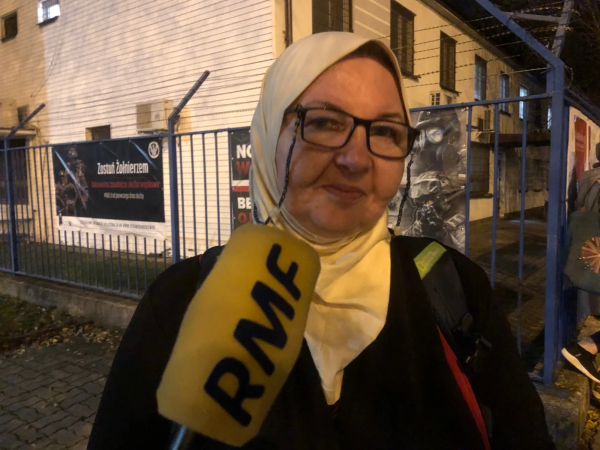 Polacy uwięzieni w Strefie Gazy apelują do polskiego rządu i do prezydenta o pomoc w jak najszybszym powrocie do kraju. List w tej sprawie naszemu dziennikarzowi Michałowi Dobrołowiczowi przekazali nasi rodacy, którym po ponad miesiącu udało się uciec i wczoraj wylądowali na pokładzie wojskowych samolotów Hercules w Warszawie. Do kraju wróciło 18 osób. Pozostali wciąż czekają na taką możliwość.