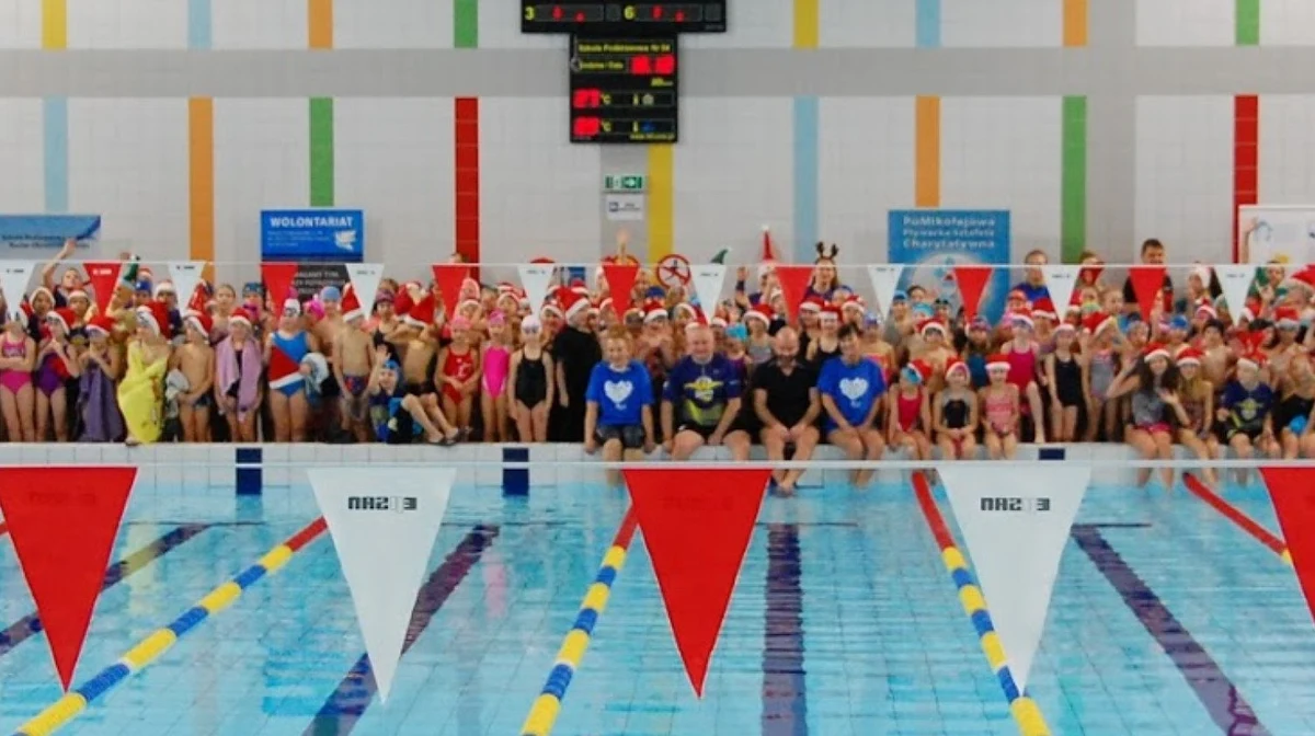 ​Już w najbliższy piątek w Szkole Podstawowej numer 84 we Wrocławiu odbędzie się szósta Pływacka Sztafeta Charytatywna. Chętni uczniowie przepłyną dystans "zasponsorowany" przez darczyńców. Wpłacić pieniądze na internetową zbiórkę może każdy z nas. 5 złotych to 25 metrów do przepłynięcia. Pieniądze trafią do wrocławskiego hospicjum dla dzieci.