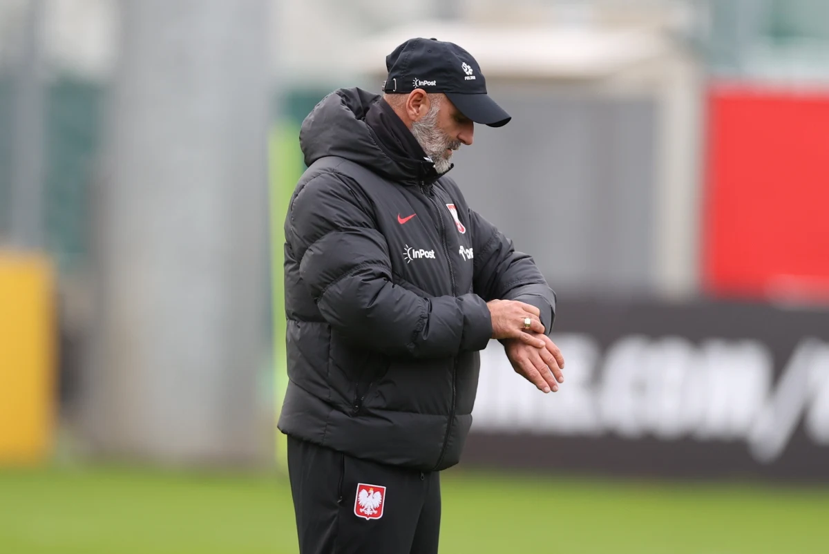 Michał Probierz zrezygnował z dwóch członków sztabu szkoleniowego – informuje portal przegladsportowy.onet.pl. Pracę zakończyli trenerzy przygotowania fizycznego.