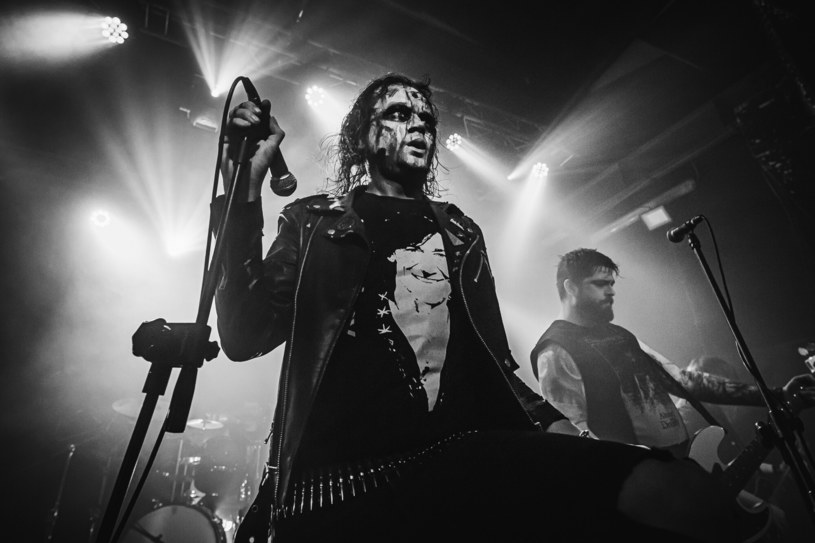 Tuż przed rozpoczęciem trasy koncertowej po Polsce, blackmetalowcy z poznańskiego In Twilight's Embrace podzielili się z fanami nową kompozycją "Cutting Down The Trees Of Eden".