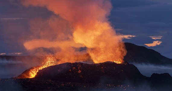 Naukowcy przekazali nowe informacje w sprawie zagrożenia erupcją wulkanu Fagradalsfjall w Islandii. Ich zdaniem wybuch jest "nieunikniony", ale erupcja wulkanu nie będzie tak groźna, jak wcześniej sądzono.