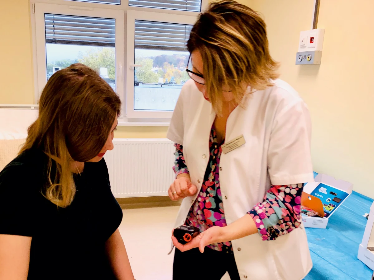 Nowy pododdział diabetologiczny rozpoczął działalność w szpitalu Szczecin-Zdroje. Dodatkowo placówka podpisała umowę z NFZ na leczenie cukrzycy u dorosłych z zastosowaniem pomp insulinowych. Te zostały już założone pierwszym pacjentom. To dobre wieści dla pacjentów, tym bardziej, że 14 listopada na całym świecie obchodzony jest Światowy Dzień Cukrzycy - choroby, która jak się szacuje, tylko w Polsce dotyczy blisko 3 mln osób.
