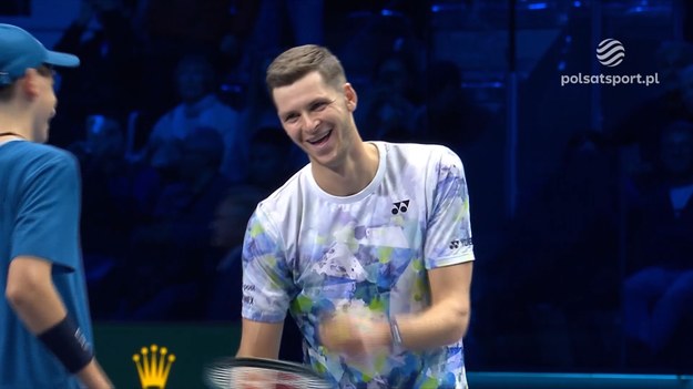 Hubert Hurkacz rozpoczął swoją grę na turnieju ATP Finals! Polak we wtorek 14 listopada zagrał pokazowego seta, w którym pokonał Taylora Fritza.

