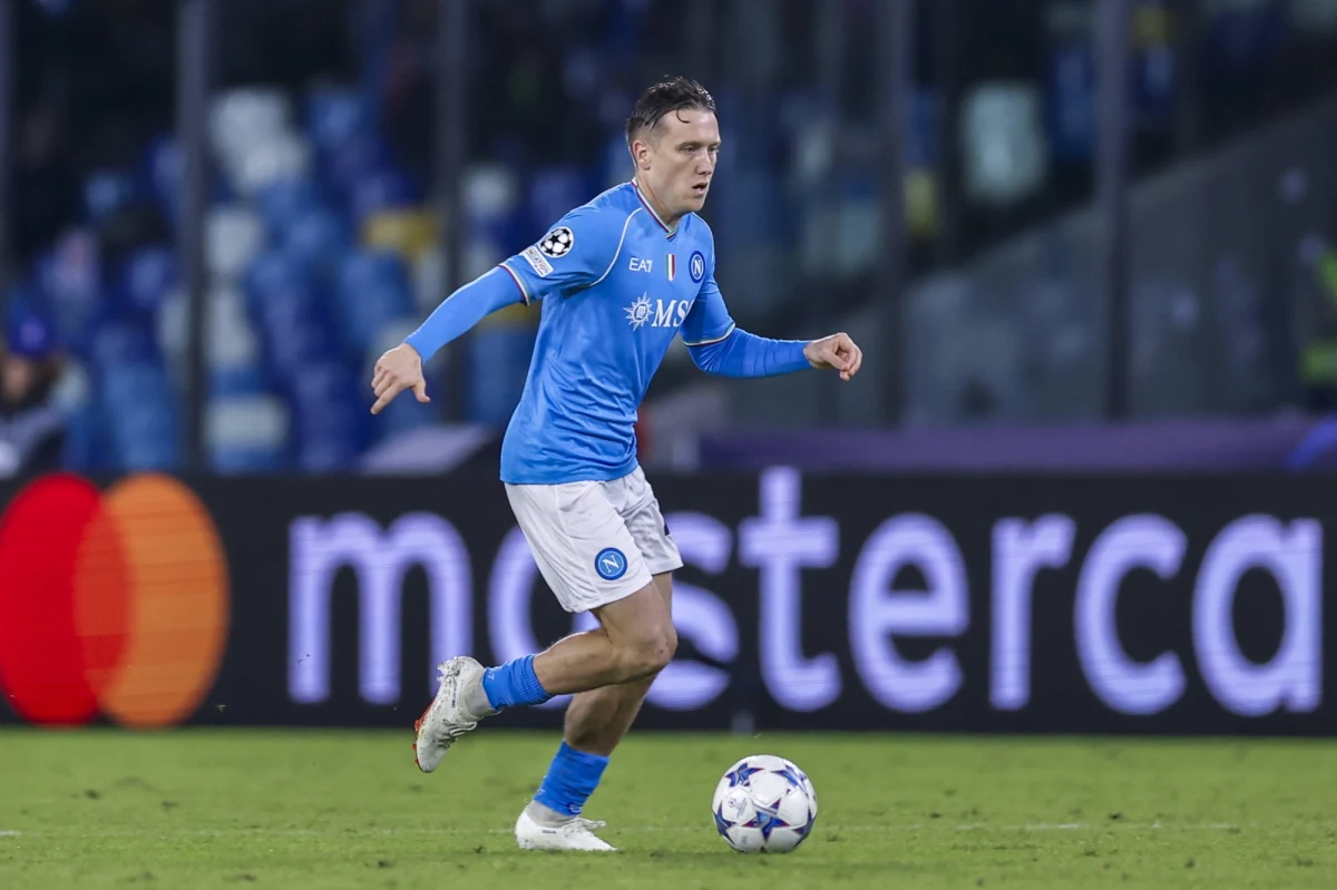 Francuz Rudi Garcia nie jest już trenerem Napoli - poinformował klub. Jego następcą został Walter Mazzarri, doskonale znany kibicom w Neapolu. Piłkarzami drużyny mistrza Włoch są pomocnik Piotr Zieliński i rezerwowy bramkarz Hubert Idasiak.