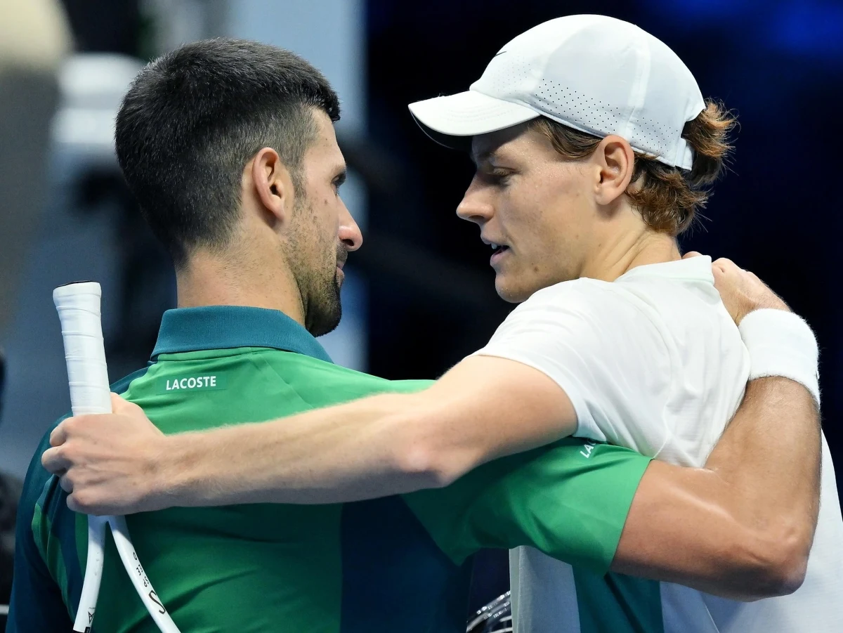 ​Novak Djoković przegrał z Włochem Yannickiem Sinnerem 5:7, 7:6 (7-5), 6:7 (2-7) w swoim drugim meczu grupowym turnieju ATP Finals w Turynie. Wcześniej serbski tenisista w trzech setach wygrał z Duńczykiem Holgerem Rune, a w czwartek zmierzy się z Hubertem Hurkaczem.