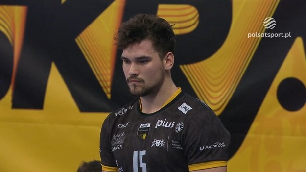 Fragmenty meczu PGE GiEK Skra Bełchatów – Trefl Gdańsk 1:3 (24:26, 26:28, 25:20, 16:25) - siatkówka, PlusLiga 2023/2024 - 6. kolejka. Najlepsze akcje Mikołaja Sawickiego (MVP; 15/29 = 52% skuteczności w ataku + 7 asów + 1 blok). 

