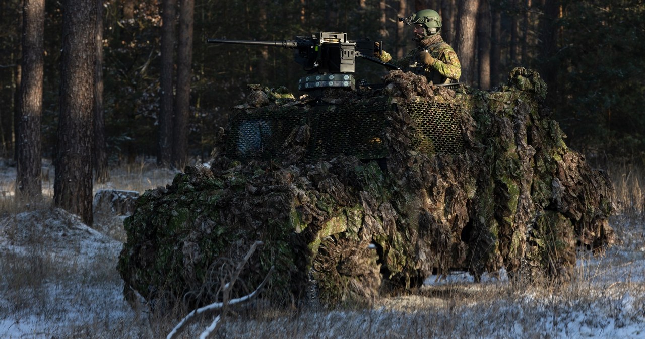 Jak poinformował w oficjalnym ogłoszeniu prasowym Rheinmetall, Ukraina będzie pierwszym na świecie krajem operatorem nowej rodziny pojazdów Caracal. Pierwsze pięć egzemplarzy trafi w ręce Kijowa jeszcze w tym roku lub na początku 2024. 