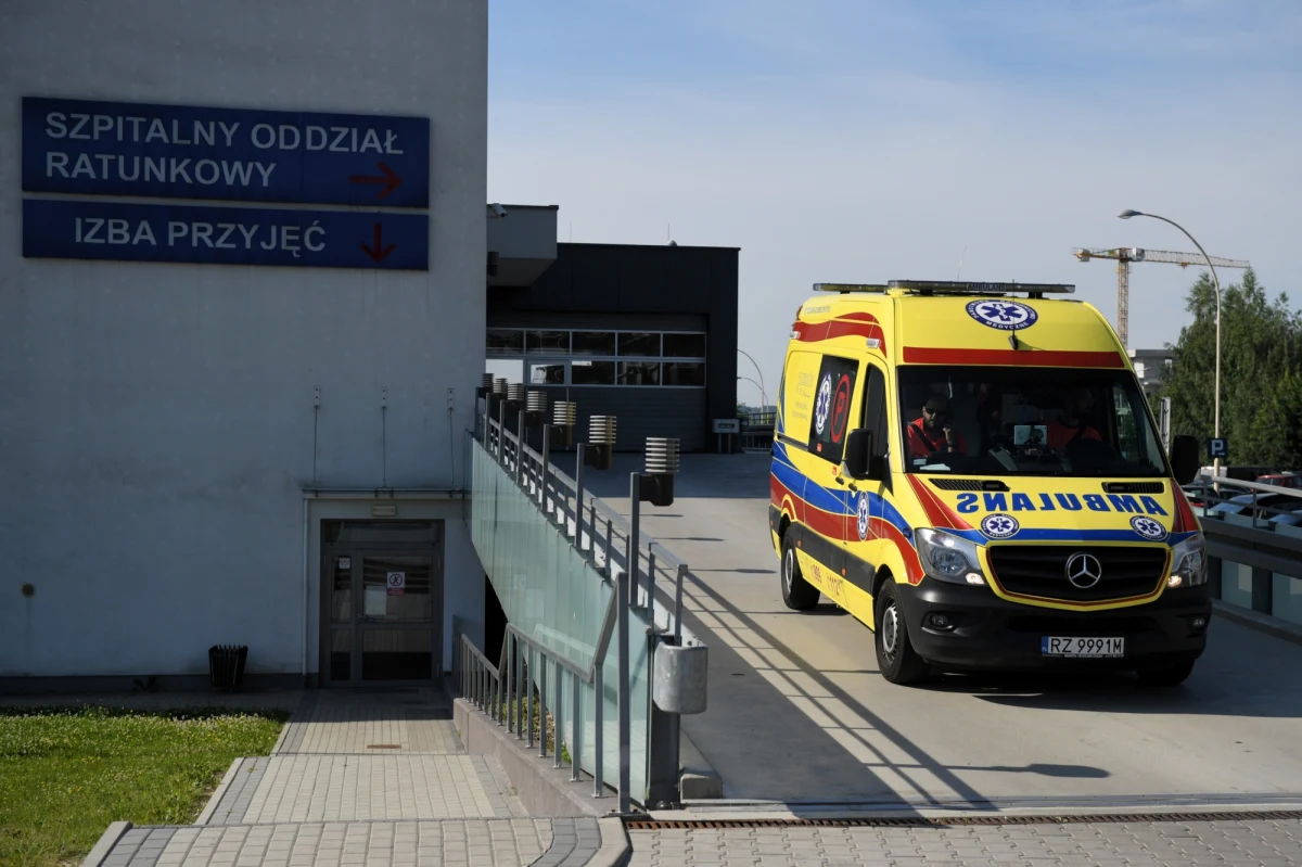 Lekarze wybudzili ze śpiączki farmakologicznej 12-letnią Anastasię, która w poniedziałek została zaatakowana nożem w Rzeszowie. Prokuratura ujawniła, że młody mężczyzna zatrzymany wczoraj w związku z tą sprawą to 16-letni mieszkaniec stolicy Podkarpacia. 