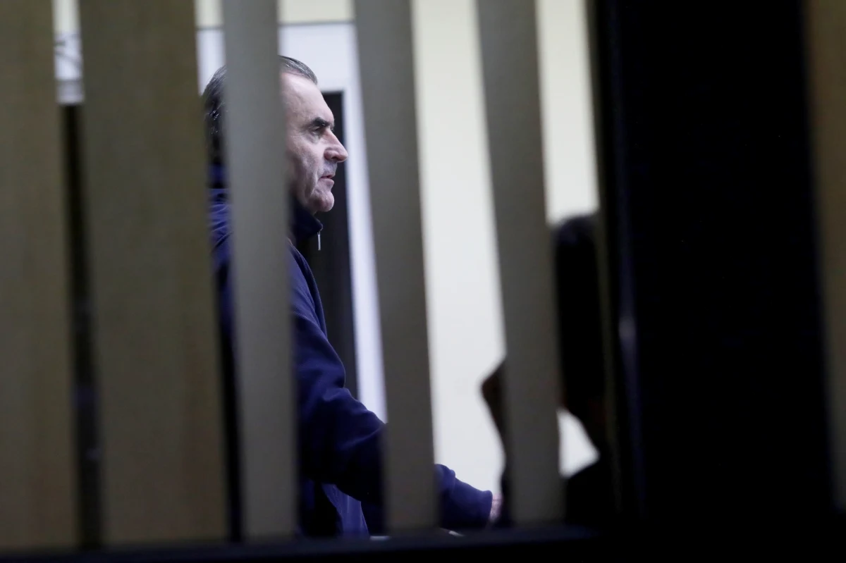 Postanowienie marszałka Sejmu o obsadzeniu mandatu europosła przez Włodzimierza Karpińskiego zostało podpisane - przekazał Szymon Hołownia. Parafowanie dokumentu oznacza, że były minister skarbu podejrzany w aferze śmieciowej w Warszawie będzie mógł opuścić areszt. Uzyska immunitet. "To nie jest żadna polityka. To trzeba zrobić" - tak przed południem sprawę skomentował marszałek Sejmu Szymon Hołownia. 