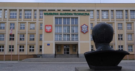 Żandarmeria Wojskowa zatrzymała 8 podchorążych Wojskowej Akademii Technicznej. Odpowiedzą oni za oszukiwanie na egzaminie z języka angielskiego. Usłyszeli już zarzuty. 