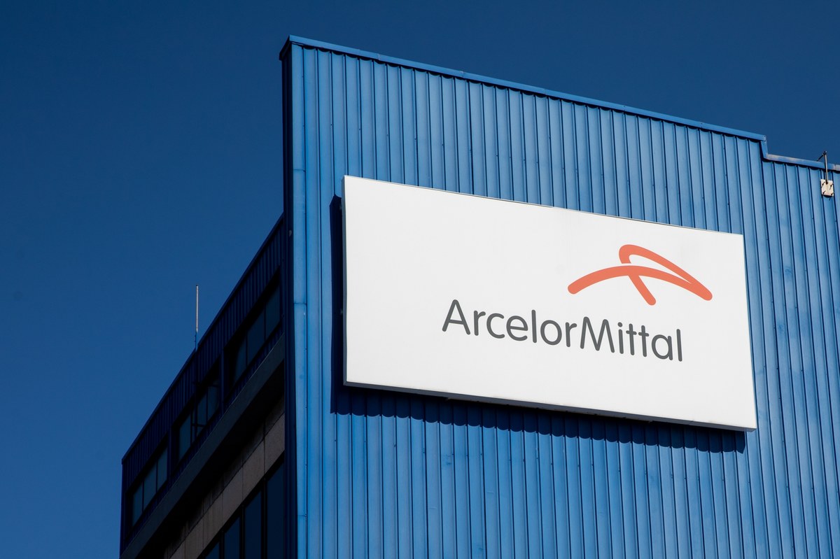 W Krakowskiej Hucie należącej do ArcelorMittal wyłączona ma zostać koksownia. Pracę może stracić nawet kilkaset osób. Trwają rozmowy pomiędzy związkami zawodowymi a przedstawicielami firmy.