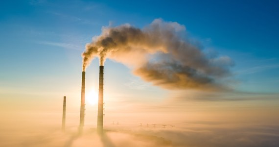"Pomimo ostrzeżeń naukowców, tysięcy stron raportów i dziesiątek konferencji klimatycznych, nadal zmierzamy w złym kierunku" - powiedział prof. Petteri Taalas, Sekretarz Generalny Światowej Organizacji Meteorologicznej (WMO). Z nowego raportu tej organizacji wynika, że w 2022 roku zawartość gazów cieplarnianych w atmosferze nadal rosła i po raz kolejny osiągnęła najwyższy poziom w historii.