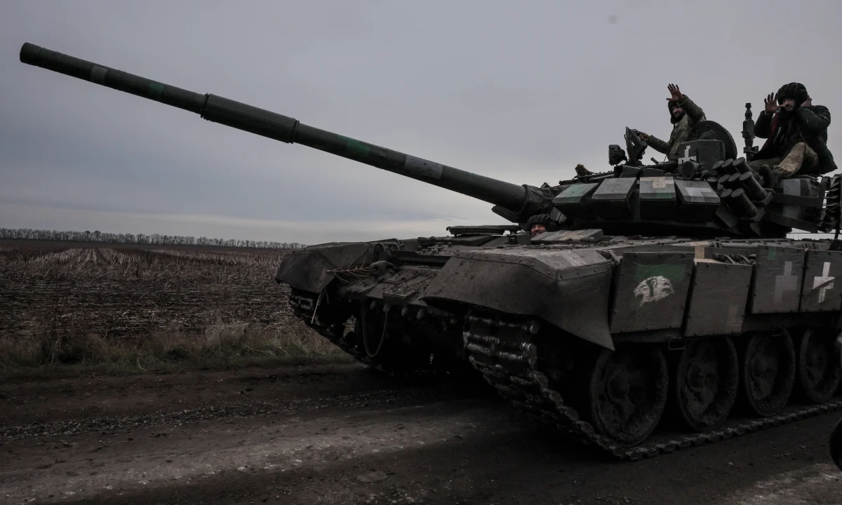 Rosja po raz pierwszy przyznała, że część sił ukraińskich przekroczyła wschodni (lewy) brzeg Dniepru w obwodzie chersońskim, ale jednocześnie poinformowała, że średnia długość życia ukraińskiego żołnierza wynosi tam około dwóch dni. Ukraińcy z kolei proszą o ciszę informacyjną, co pozwoliłoby im "później poinformować o wielkich sukcesach". Z doniesień wyłania się obraz świadczący o tym, że ukraińskiej kontrofensywy nie można jeszcze spisać na straty.