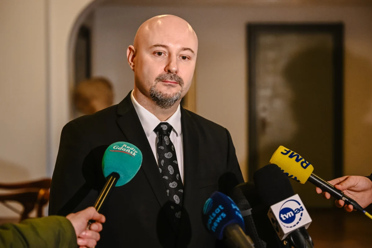 Premier Mateusz Morawiecki wyznaczył Lucjana Brudzyńskiego do pełnienia funkcji prezydenta Sopotu. Było to konieczne, bo mandat stracił Jacek Karnowski, wybrany na posła. W dniu wyborów swoje funkcje przestali pełnić też wiceprezydenci miasta.