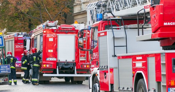 Około 3 litry chlorku metylenu wyciekły w jednym z budynków Uniwersytetu Medycznego w Poznaniu. Nie ma osób poszkodowanych, trwa akcja straży pożarnej.