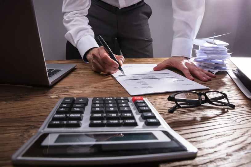 Od kiedy wchodzi KSeF i jak działa? Proste odpowiedzi na trudne pytania