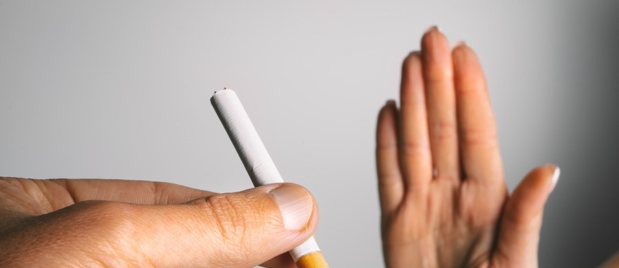 Specjaliści zalecają osobom, które palą papierosy od dwudziestu lat, bezpłatne badania, które sprawdzą kondycję ich płuc. Właśnie o tym, jak groźnym nałogiem jest nikotynizm, mówimy w tym tygodniu w cyklu Twoje Zdrowie. Darmowe badania można wykonać obecnie w dziesięciu ośrodkach. Zgłosić można się telefonicznie do konkretnej placówki.