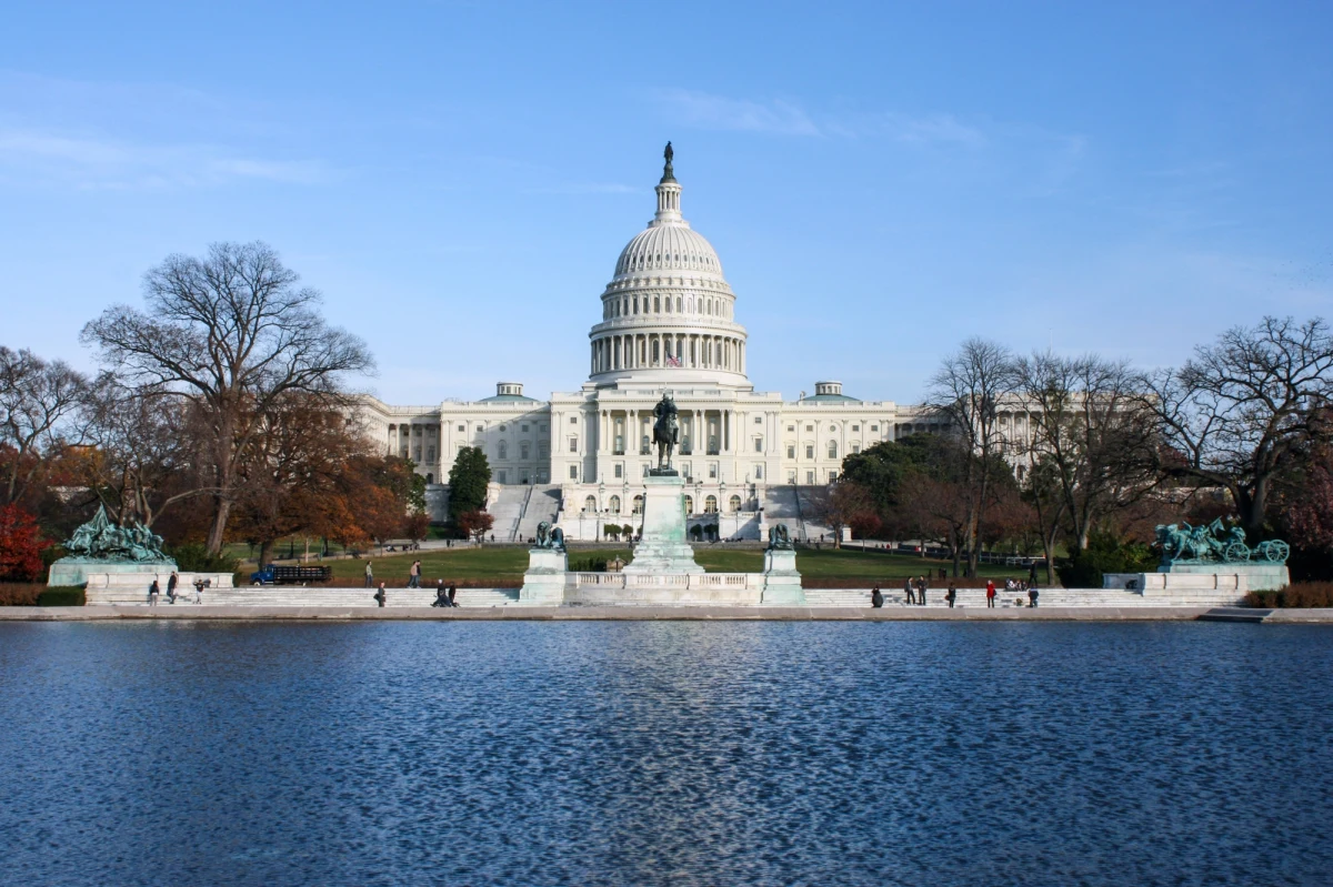 Szanse na przyjęcie przez Kongres USA nowego pakietu pomocy dla Ukrainy są niemal zerowe - ocenia przedstawiciel Demokratów Brendan Boyle. Chociaż większość kongresmenów opowiada się za kontynuowaniem wsparcia dla Kijowa, grupa republikanów skutecznie torpeduje przyjęcie budżetu rozszerzonego o 60 mld dolarów.