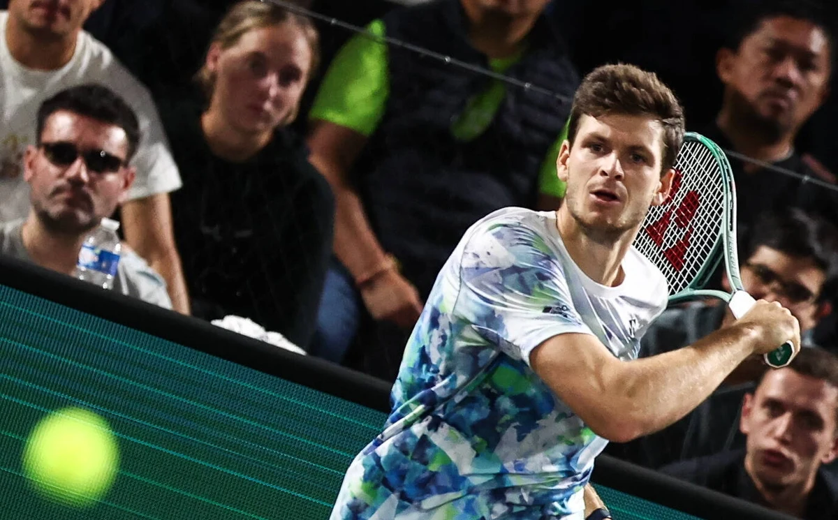 W czwartek o 14:30 Hubert Hurkacz zmierzy się z Novakiem Djokovicem w turnieju WTA Finals w Turynie. Polak zastąpił kontuzjowanego Greka, Stefanosa Tsitsipasa. Pojedynek ze światową jedynką na zakończenie sezonu to szansa na udowodnienie, że forma, którą błyszczał Polak w ostatnich tygodniach, nie była przypadkiem. To też szansa na pierwszą wygraną z Serbem.