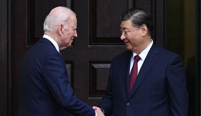 Spotkanie Bidena z Xi Jinpingiem. "Wznawiamy kontakty między wojskami"