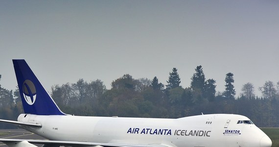 Samolot transportowy linii Air Atlanta Icelandic musiał zawrócić na lotnisko JFK w Nowym Jorku, gdy transportowany na jego pokładzie koń uciekł z boksu. "Nie mamy problemu z lotem, ale (...) musimy zabezpieczyć konia" - przekazał pilot wieży kontrolnej w Bostonie.