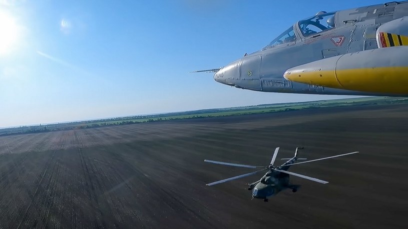 Siły powietrzne Ukrainy opublikowały spektakularne zdjęcie, które w dobitny sposób pokazuje, jak fantastyczne umiejętności i stalowe nerwy posiadają ukraińscy piloci.