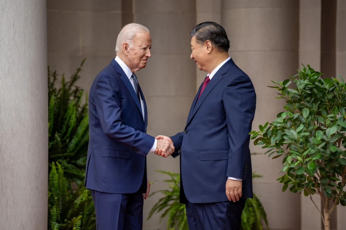 O przywróceniu kontaktów między wojskami USA i Chin poinformował po spotkaniu z Xi Jinpingiem prezydent USA Joe Biden. Przywódcy uzgodnili też, że będą telefonicznie rozmawiać o kwestiach kluczowych dla relacji pomiędzy oboma krajami. 