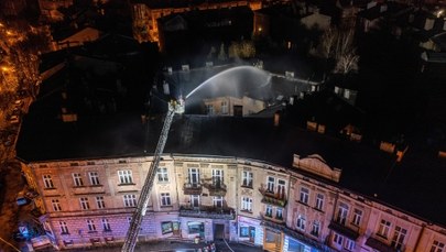 Pożar w kamienicy w Przemyślu. Ranny strażak, 22 osoby ewakuowane