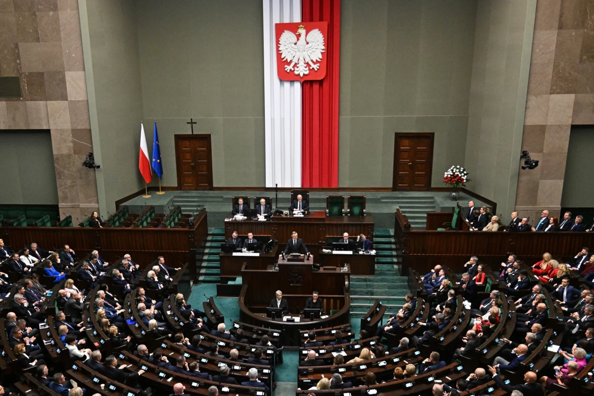 Trwa już zbieranie kandydatur do orzekającego w sprawach naruszenia Konstytucji i ustaw przez najwyższych urzędników państwa Trybunału Stanu. Termin na ich złożenie upływa w poniedziałek o 16:00, Sejm ma powołać Trybunał Stanu we wtorek. Wiemy jak wpływ na jego skład został podzielony między ugrupowania sejmowe.