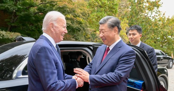 Prezydent Joe Biden rozmawiał z przewodniczącym Chińskiej Republiki Ludowej Xi Jinpingiem. Współpraca tych dwóch państw na poziomie ekonomicznym jest niezbędna dla obu stron. Jednocześnie przebiega w atmosferze dużej ostrożności, rywalizacji i braku zaufania. Jak oceniać takie spotkania, czy doszło do jakiś przełomowych deklaracji - o tym z doktorem habilitowanym Tomaszem Płudowskim z Akademii Ekonomiczno-Humanistycznej rozmawiał na antenie internetowego Radia RMF24 Michał Zieliński. 