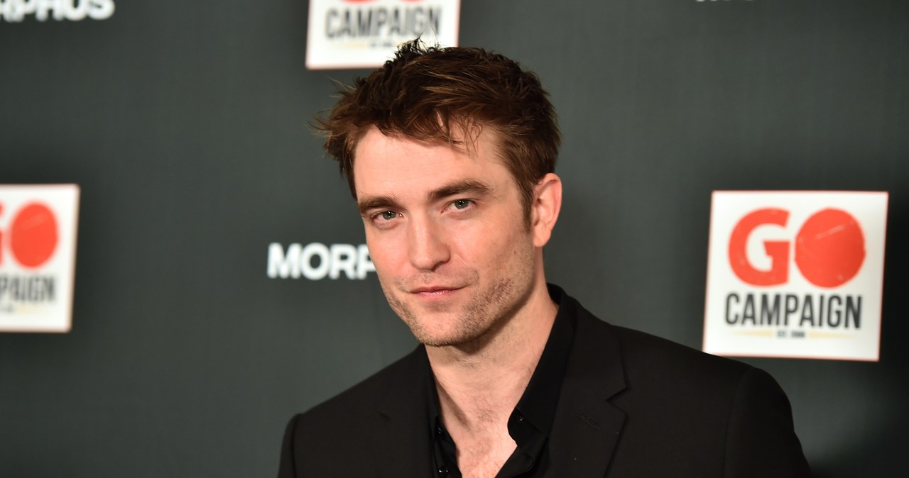 Robert Pattinson w najnowszym wywiadzie opowiedział o swoim nietypowym hobby. Gwiazdor ujawnił, że zainteresował się projektowaniem mebli. Co ciekawe, w przeszłości nie przywiązywał on zbyt dużej wagi do aranżacji wnętrz. "Przez około sześć miesięcy moim jedynym meblem był dmuchany ponton, który pełnił funkcję łóżka, sofy i stołu" - zdradził dwukrotny zdobywca nagrody People's Choice.