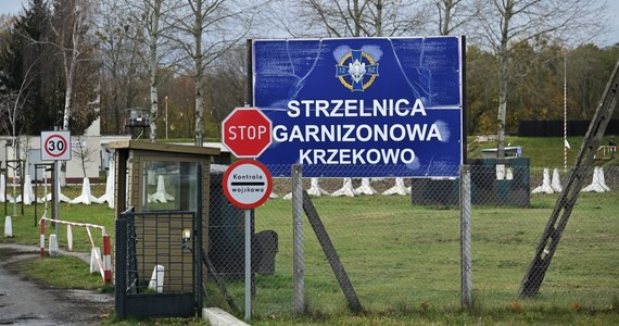 Dwie osoby zostały zatrzymane w związku ze śmiercią żołnierza na poligonie w Szczecinie - nieoficjalnie ustaliła reporterka RMF FM Aneta Łuczkowska. W wypadku zginął żołnierz 12. Brygady Zmechanizowanej.
