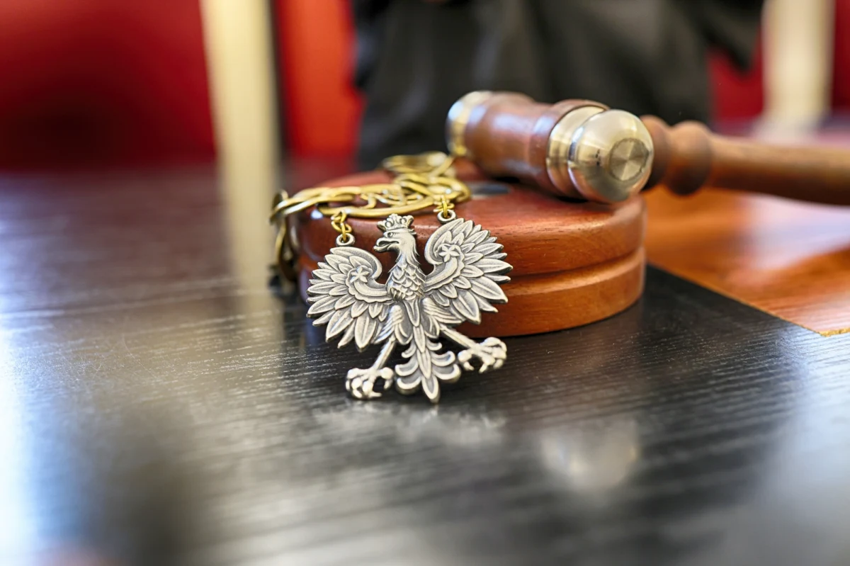 Sąd Najwyższy oddalił w czwartek kasację ws. Emila B., który w 2019 r. w stołecznej szkole zabił nożem o rok starszego kolegę. W mocy pozostała kara 25 lat więzienia, choć - jak przyznał SN - nie było to "oczywiste".