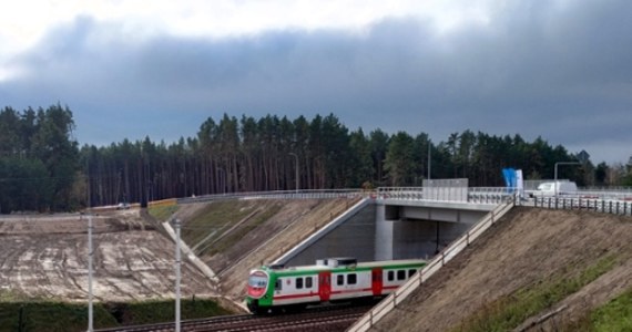 W czwartek  w Łapach Osse (Podlaskie) oddano do użytku wiadukt drogowy pod torami kolejowymi Warszawa-Białystok międzynarodowej trasy kolejowej Rail Baltica. Zwiększy to bezpieczeństwo na drodze jak i na kolei. 