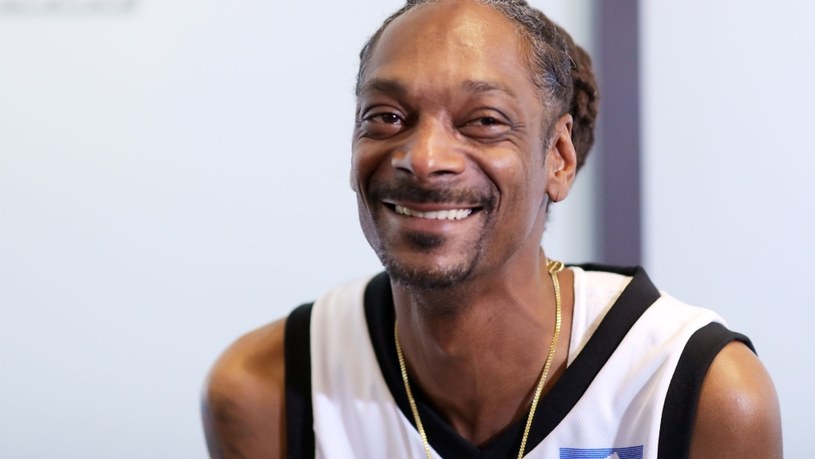 Snoop Dogg, znany z palenia ogromnej ilości marihuany, wyznał na portalu X, że za namową rodziny zdecydował o rzuceniu nałogu. "Proszę o uszanowanie mojej prywatności w tym czasie" - napisał.