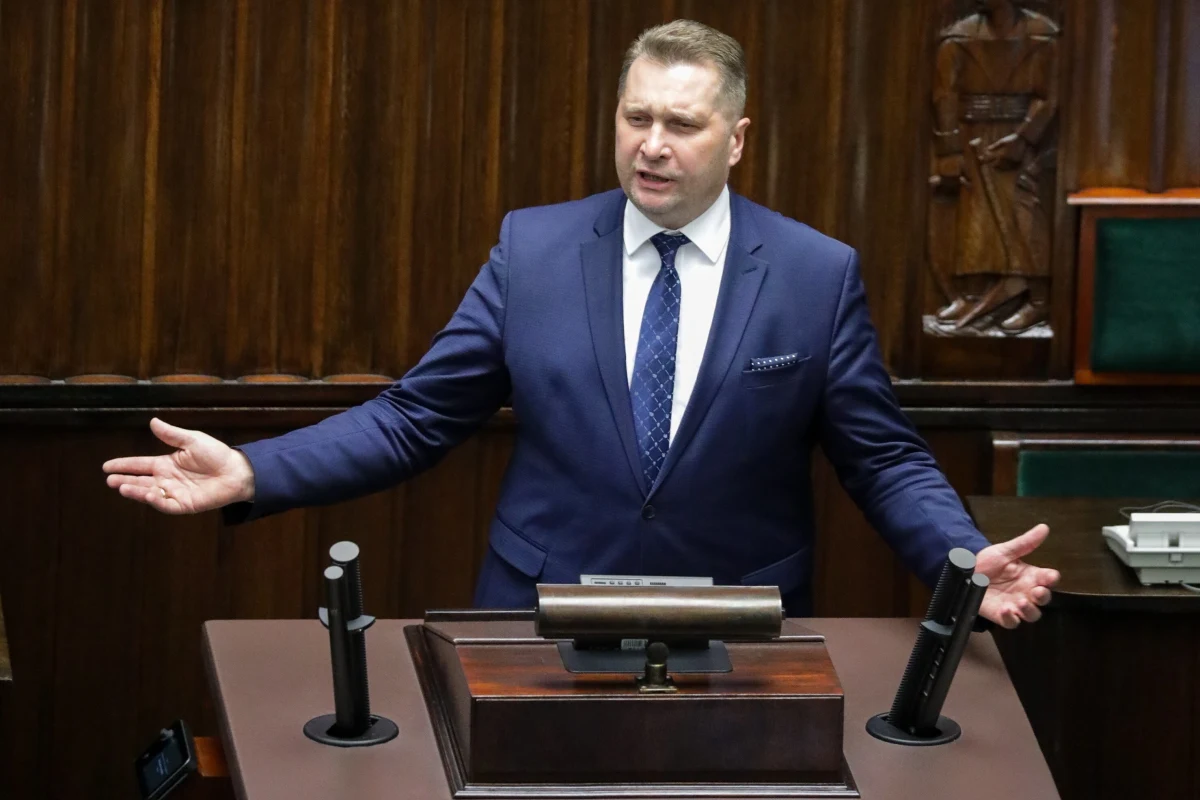 Minister edukacji i nauki Przemysław Czarnek przyznał w rozmowie z "Super Expressem", że uzyskanie wotum zaufania dla rządu Mateusza Morawieckiego będzie "ekstremalnie trudne". Minister stwierdził też, że PiS nie stanie się "totalną opozycją", a on sam jest skłonny poprzeć ustawy rządu Donalda Tuska, które będą dobre dla Polski.