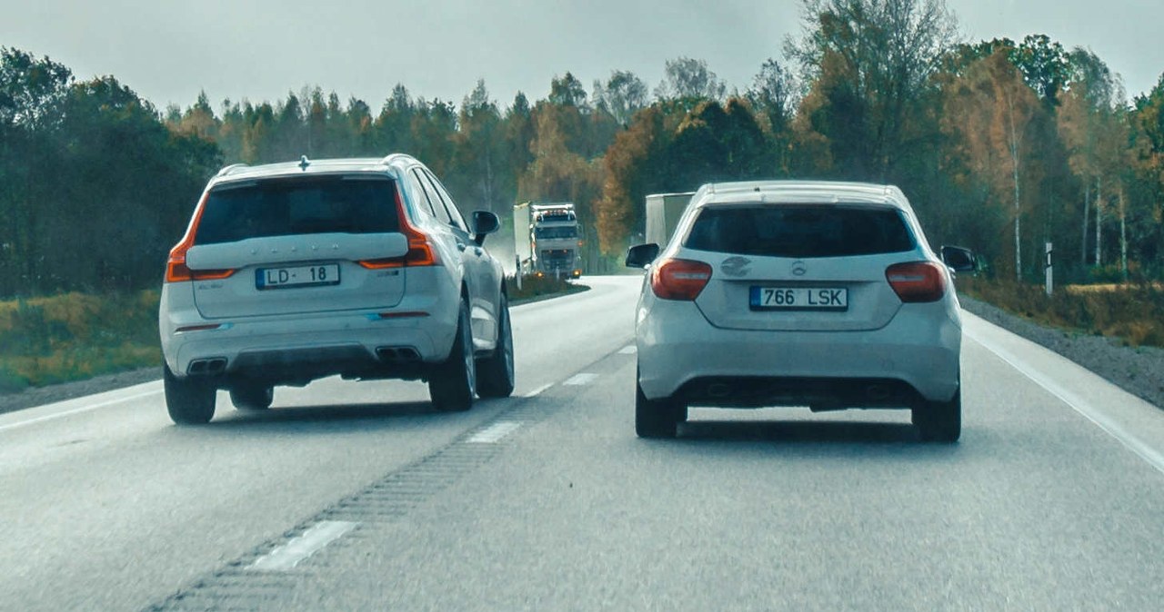 Czy podczas wyprzedzania można przekroczyć prędkość? Mandat do 2500 zł