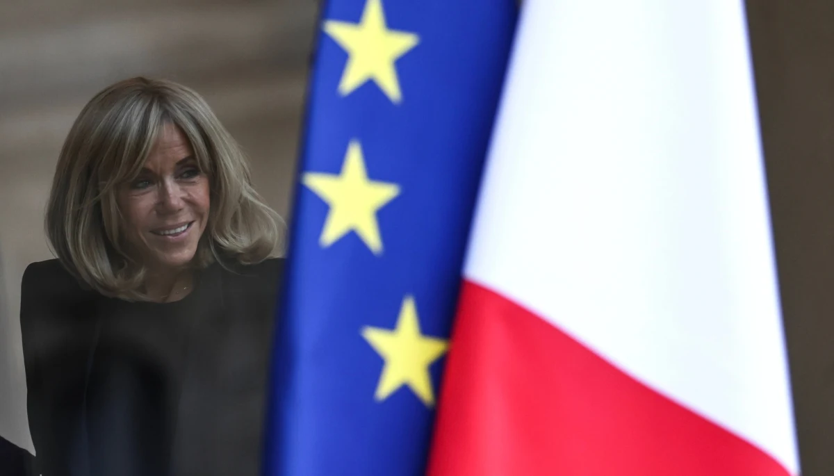 "Miałam wielu błyskotliwych uczniów, ale żaden nie posiadał jego zdolności" – tak pierwsza dama Francji Brigitte Macron opowiada w wywiadzie dla tygodnika "Paris Match" o momencie, kiedy jako nauczycielka po raz pierwszy spotkała 16-letniego wówczas Emmanuela Macrona. Żona prezydenta Francji ujawnia też kilka szczegółów z życia prywatnego.