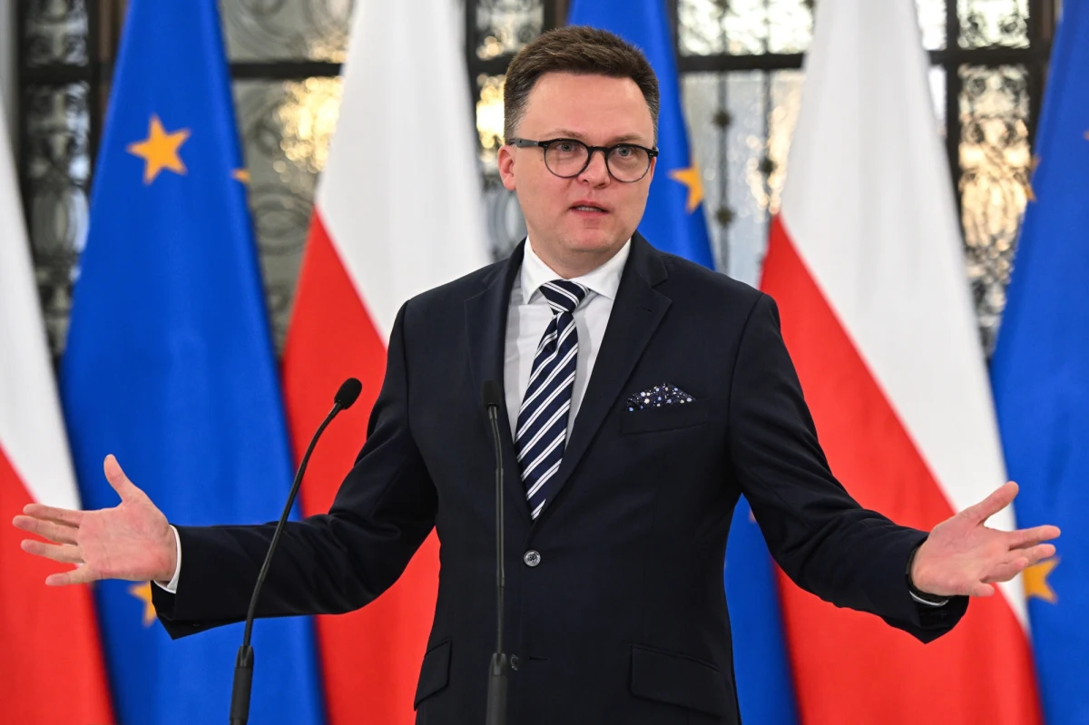 Półtorej godziny trwało spotkanie prezydenta Andrzeja Dudy z Szymonem Hołownią w Pałacu Prezydenckim. "W czasie rozmowy poruszonych zostało wiele tematów" - przyznał marszałek Sejmu na zwołanej po spotkaniu konferencji prasowej.