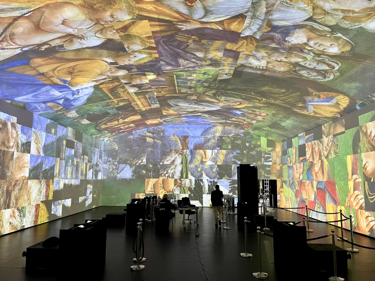 „To pierwsza taka wystawa na świecie” – tak o projekcie „Kaplica Sykstyńska. Dziedzictwo” mówią jej organizatorzy. Dzięki nowoczesnej technologii Digital Art 360 i pieczołowitej pracy fotografów, którzy wykonali blisko ćwierć miliona zdjęć sklepienia kaplicy, powstała niezwykła wystawa immersyjna, którą już od soboty będzie można oglądać na błoniach Stadionu Narodowego.