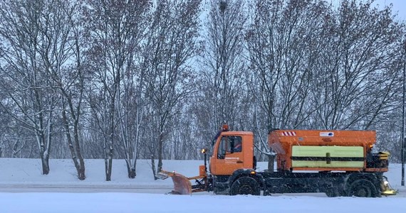 53 solarki, 22 ciągniki, ładowarki i pługi oraz 4 tys. ton soli drogowej czekają w gotowości do podjęcia akcji w ramach zimowego utrzymania miasta. Służby i specjalistyczny sprzęt jest przygotowany do tegorocznej „Akcji Zima”  w Lublinie.