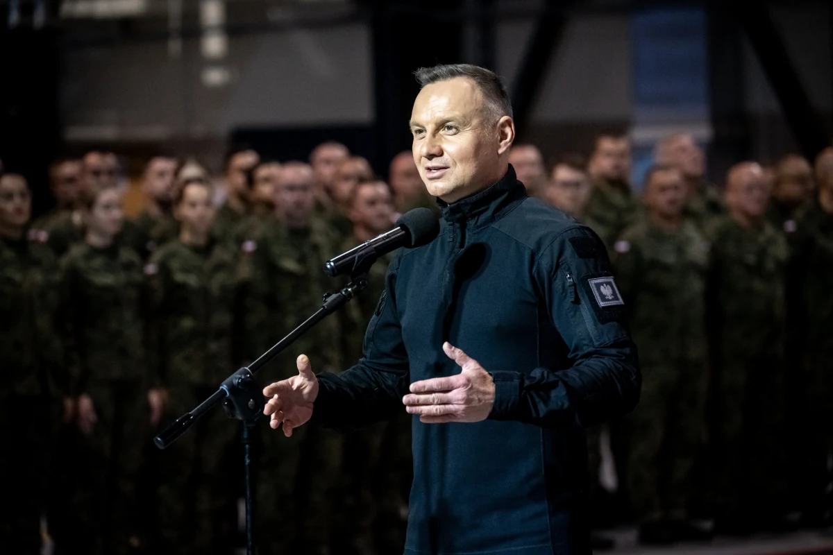 Szefowa Kancelarii Prezydenta RP poinformowała, że prezydent złożył na ręce marszałka projekt ustawy o działaniach organów państwowych. Ustawa ma ma zreformować system dowodzenia polskiej armii i umożliwić precyzyjne reagowanie aparatu państwa na wypadek zagrożenia bezpieczeństwa kraju.