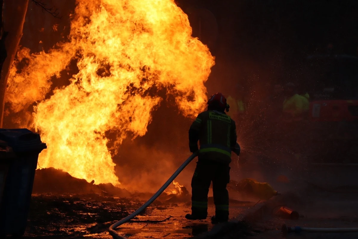 Wypadek w Wałbrzychu na Dolnym Śląsku. Pracownik firmy budowlanej został poparzony w czasie prac. Trafił do szpitala. 