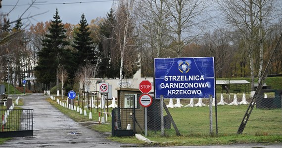 Są prokuratorskie zarzuty dla dwóch myśliwych w sprawie śmiertelnego postrzelenia żołnierza na poligonie na terenie Szczecina. Według śledczych obaj polowali nielegalnie w miejscu ćwiczeń żołnierzy.